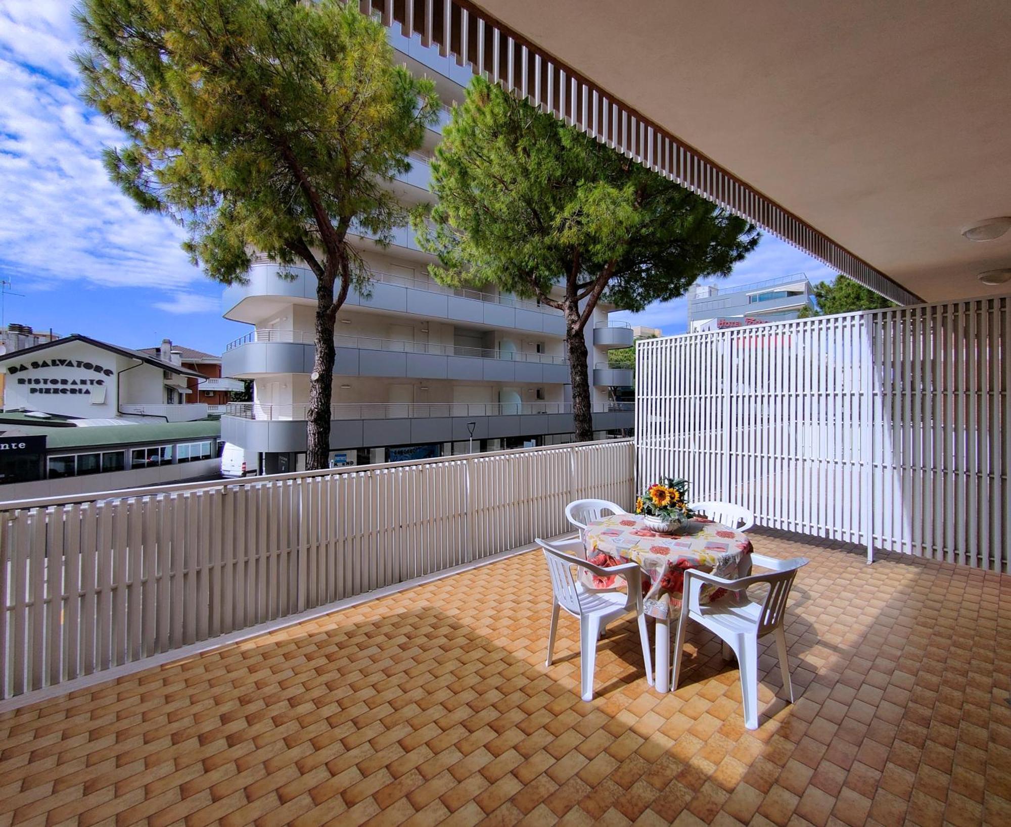 Casa Bivi - Apartments With 1 And 2 Bedrooms - Click Here For More Availabilities Lignano Sabbiadoro Buitenkant foto